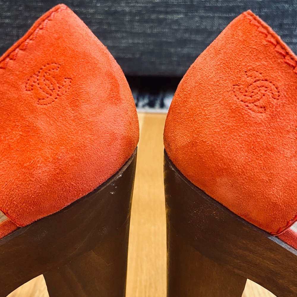CHANEL Red Suede Wooden Platform Sandals (38) - Picture 4 of 16